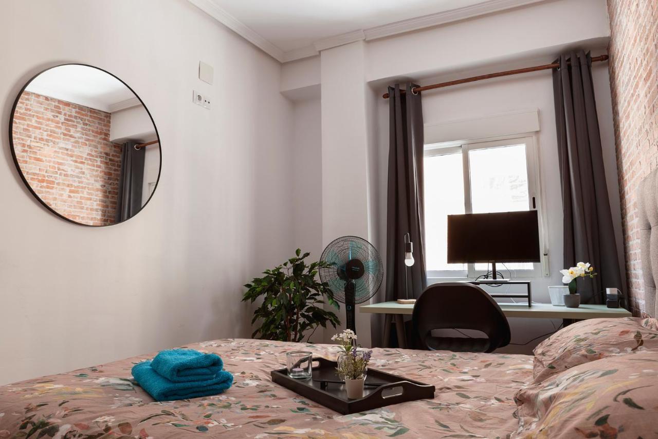Luxury Artistic Digital Nomad 2 Bedroom W/Terrace Валенсия Екстериор снимка